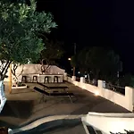 El Patron Santorini بيت للعطل *